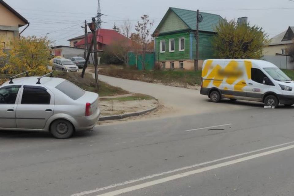В Волгограде двое детей пострадали в ДТП с фургоном - доставщиком товаров