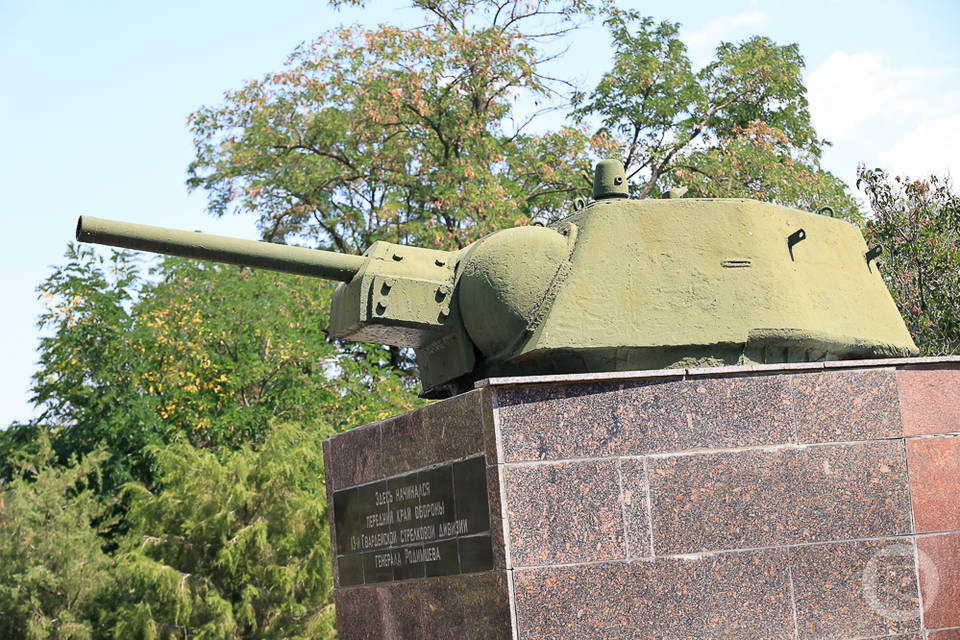В Центральном районе Волгограда обновляют башни танков Т-34