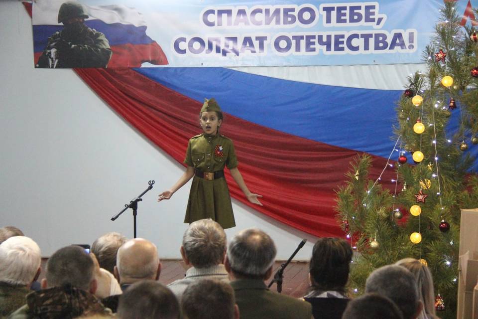 В военном госпитале Камышина организовали предновогодний концерт