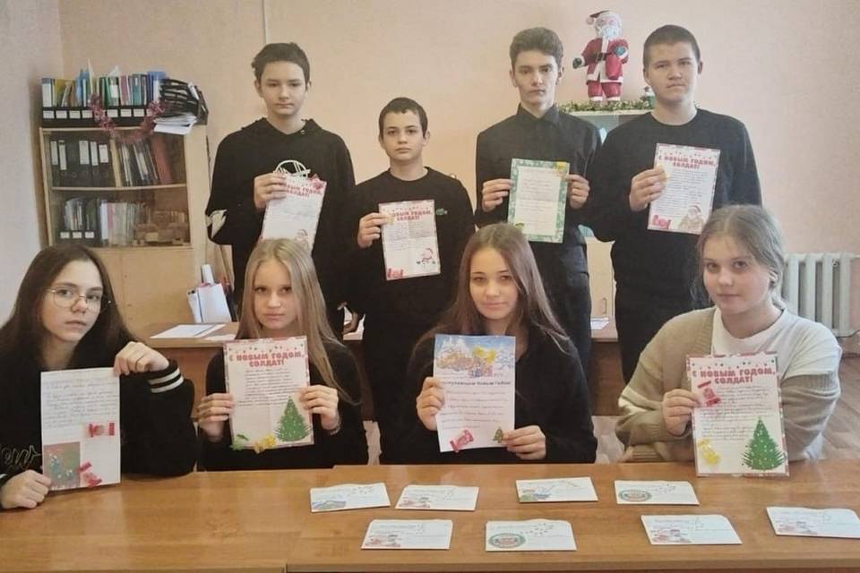 Из Волгоградской области в зону СВО школьники отправляют свои новогодние пожелания солдатам