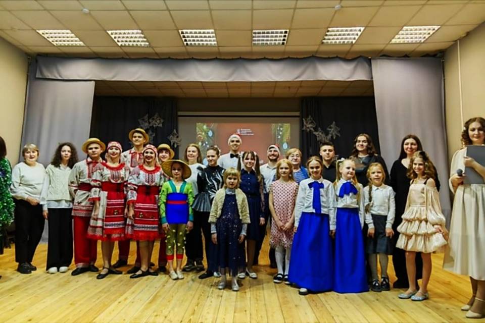 Детские школы Волгограда и ЛНР объединил новогодний праздник