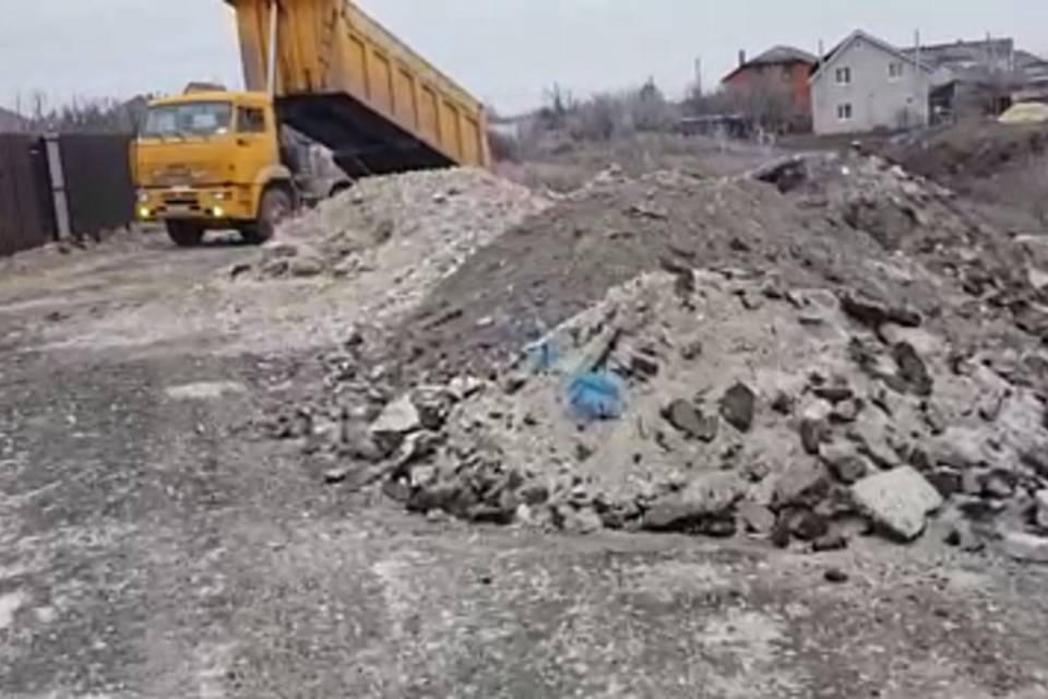 Опасная свалка стройотходов обнаружена в Городищенском районе под Волгоградом