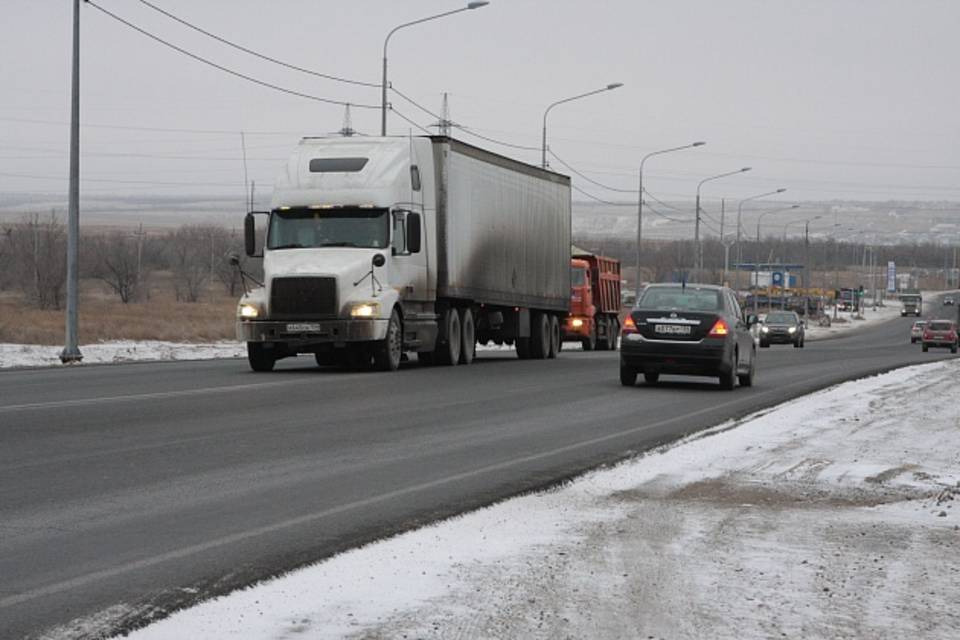 400 спецмашин в минувшие сутки обеспечивали безопасный проезд на трассах в Волгоградской области
