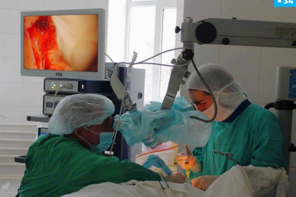 Врачи Волгограда проводят операции на лор-органах при помощи эндоскопической стойки