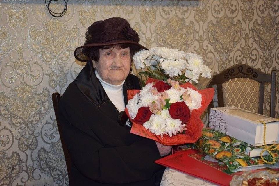 100 лет отмечает 19 января жительница Камышина Мария Ивановна Стрелкова