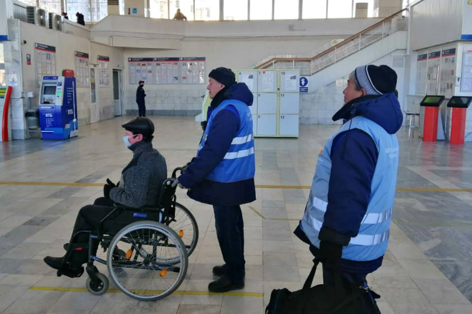 Более 4 тыс. маломобильных граждан воспользовались услугами сопровождения на вокзалах Волгоградского региона в 2023 году