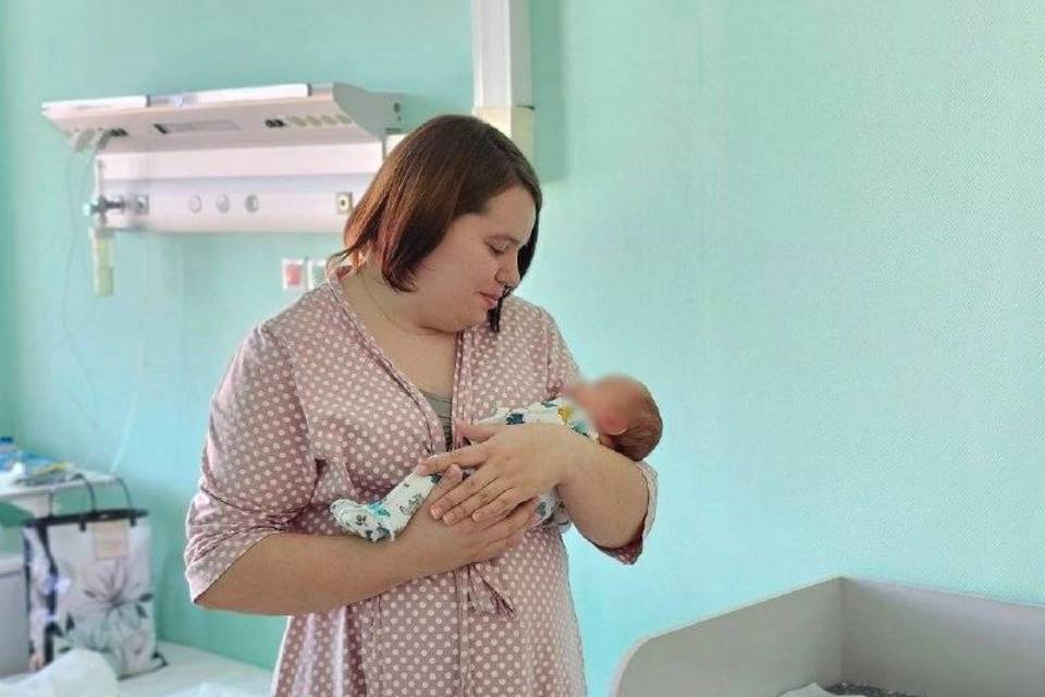В Волгограде врачи перинатального центра спасли малышку, родившуюся в 26 недель