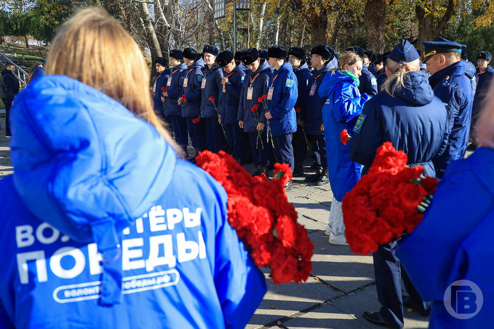 Волгоградские волонтеры помогают в проведении мероприятий в честь Сталинградской Победы