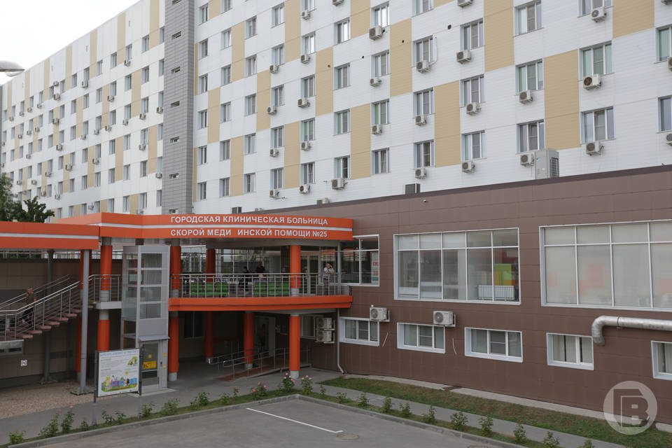 Двух девушек сбили около больницы №25 в Волгограде