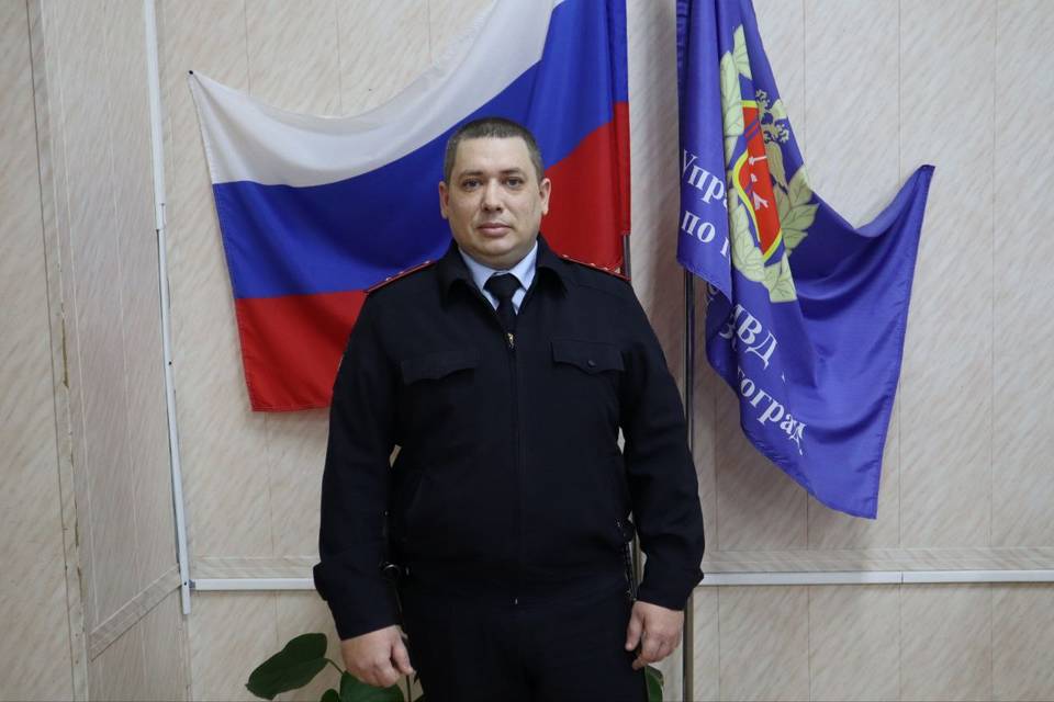 В Волгограде полицейский помог мужчине с судорогами