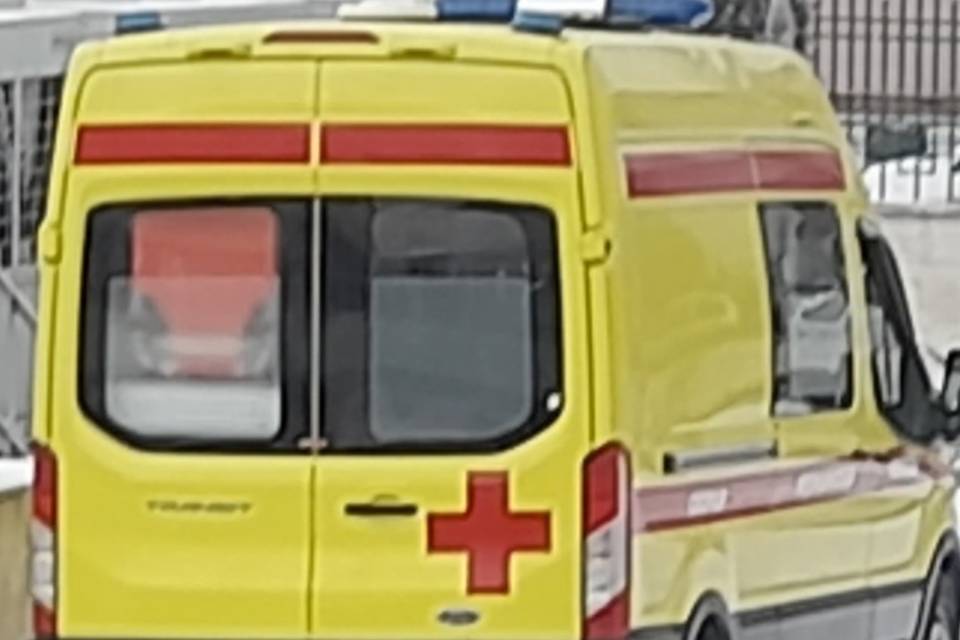 На юге Волгограда сотрудникам скорой пациент угрожал ножом