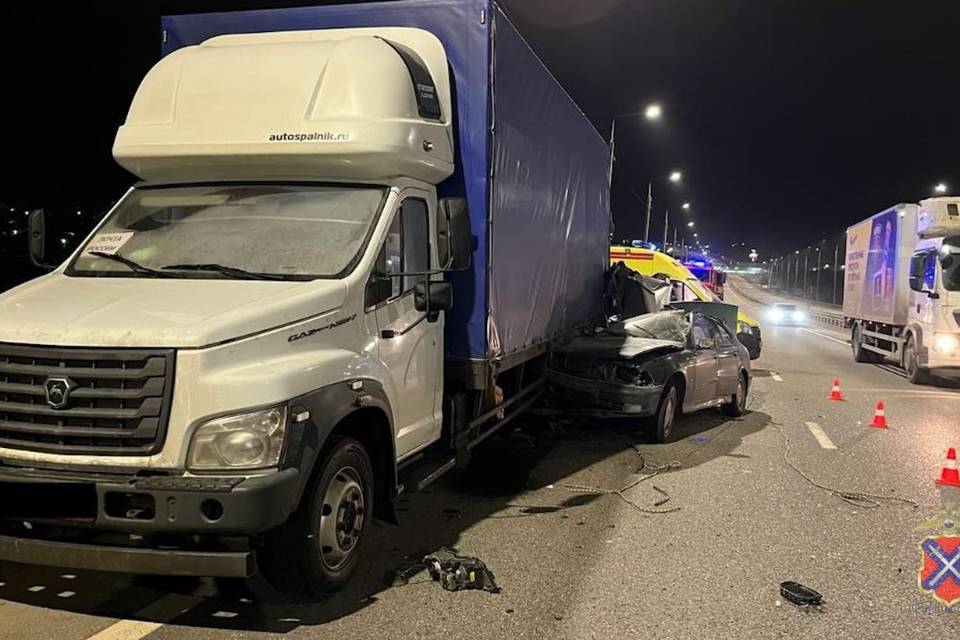Водитель BMW погиб после столкновения с фурой под Волгоградом