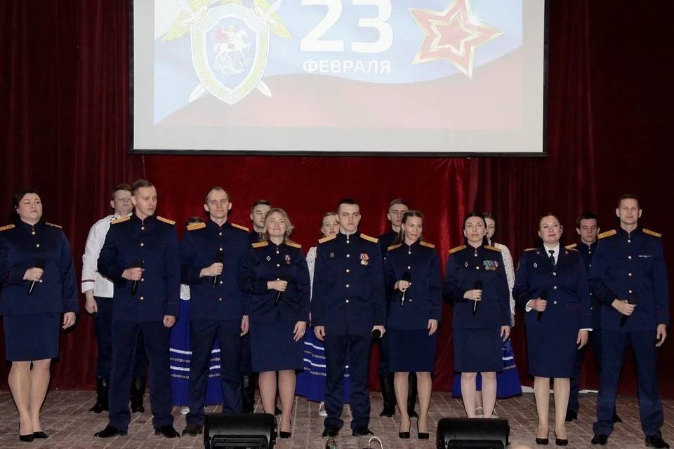 В Волгограде следователи спели и станцевали для военнослужащих