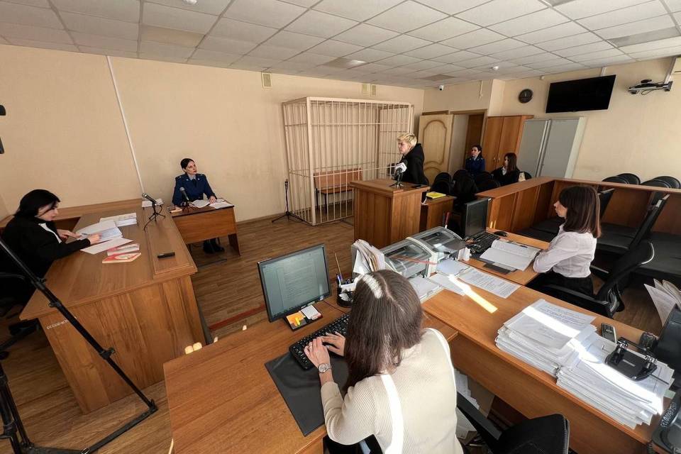 В Волгограде осудили пособницу мошенников, выполнявшую роль курьера