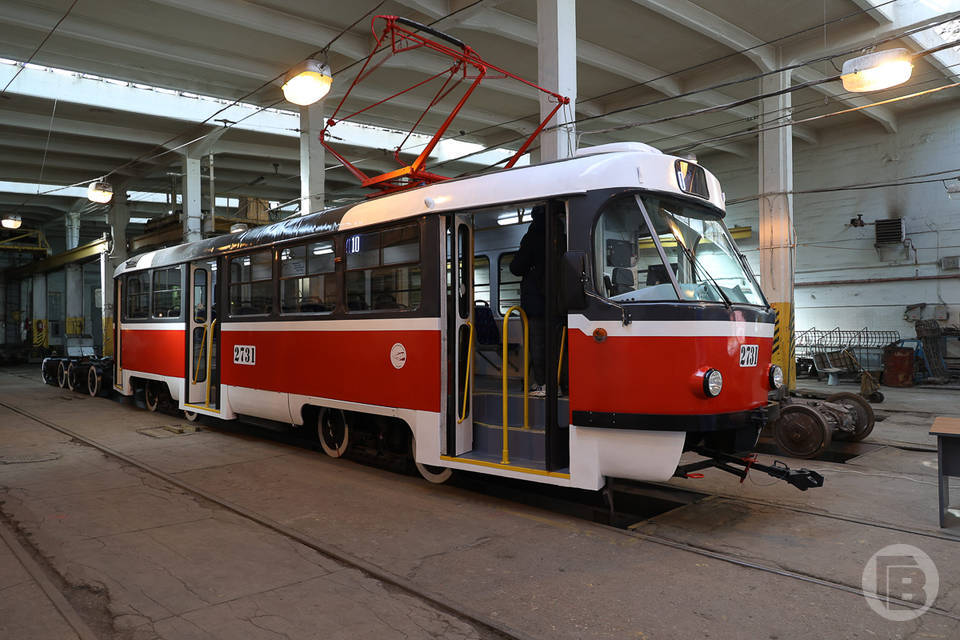 В Волгограде вышел на линию полностью восстановленный трамвай 1981 года