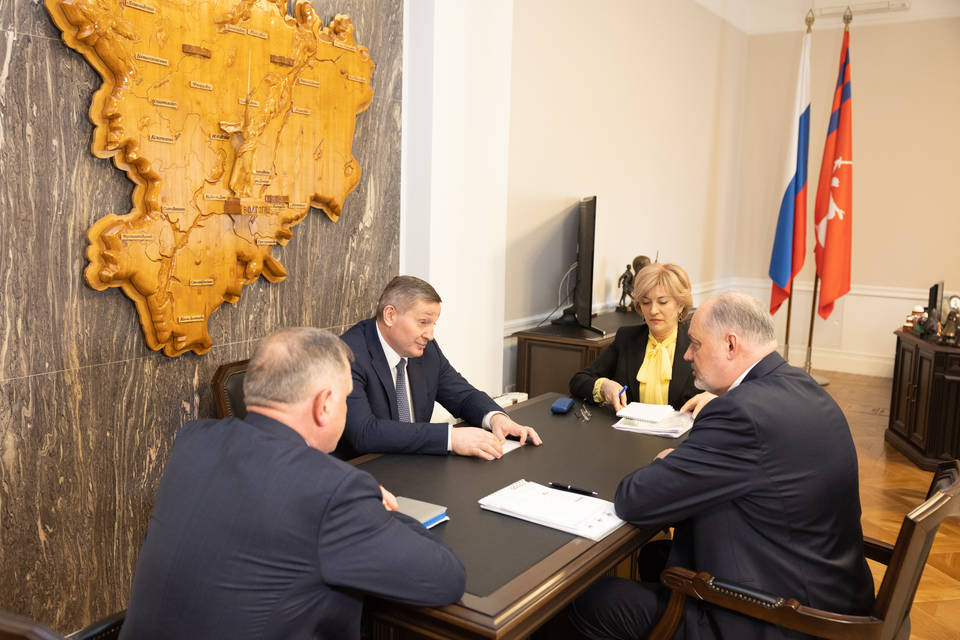 Губернатор Бочаров провел встречу с руководством центра «ВОИН»