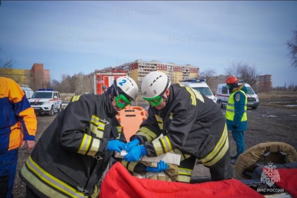 Волгоградские спасатели соревновались в спасении людей в случае ЧС