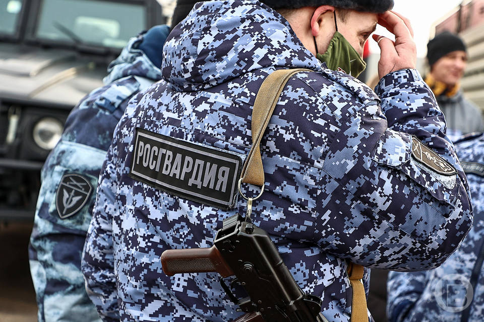 Росгвардейцы в Жирновске Волгоградской области задержали троих мужчин