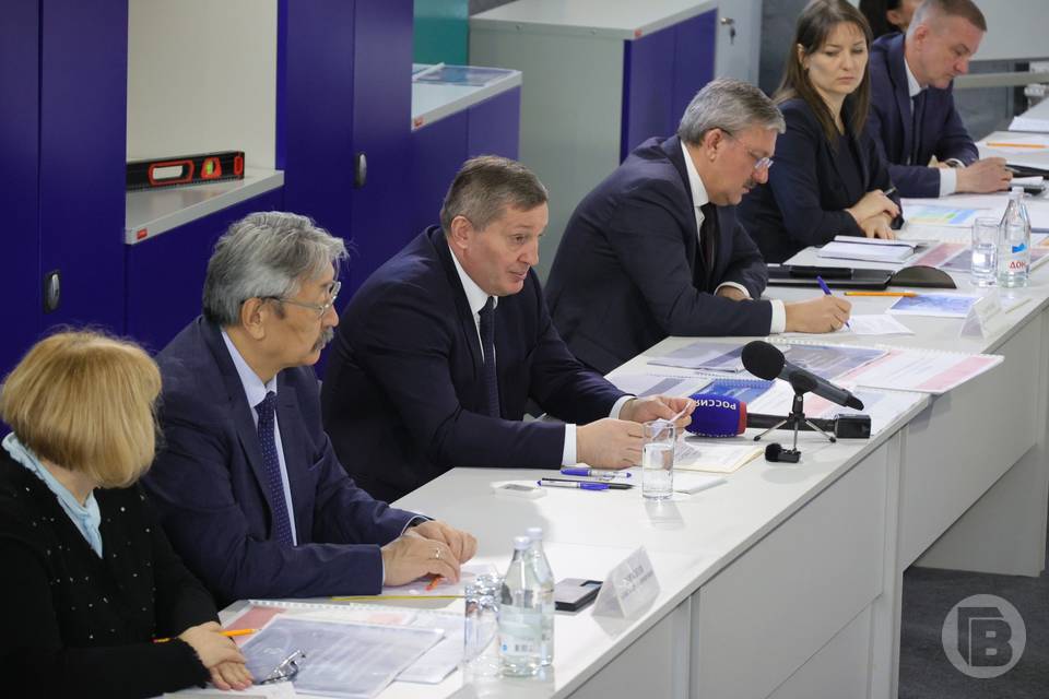 Губернатор Бочаров поставил задачи по развитию системы ЖКХ