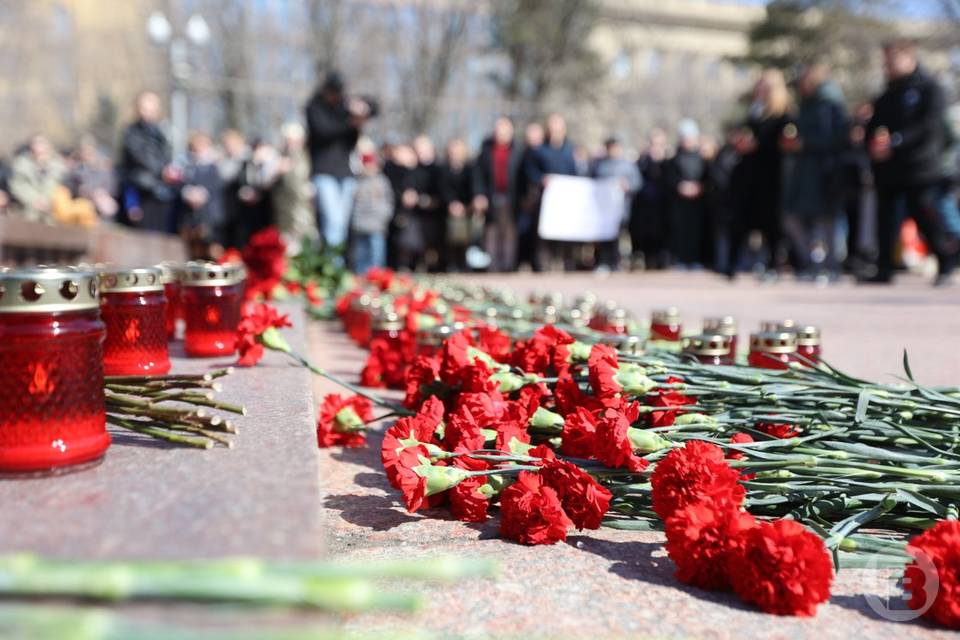 В Волгограде провели акцию в память о погибших в «Крокус сити холле»