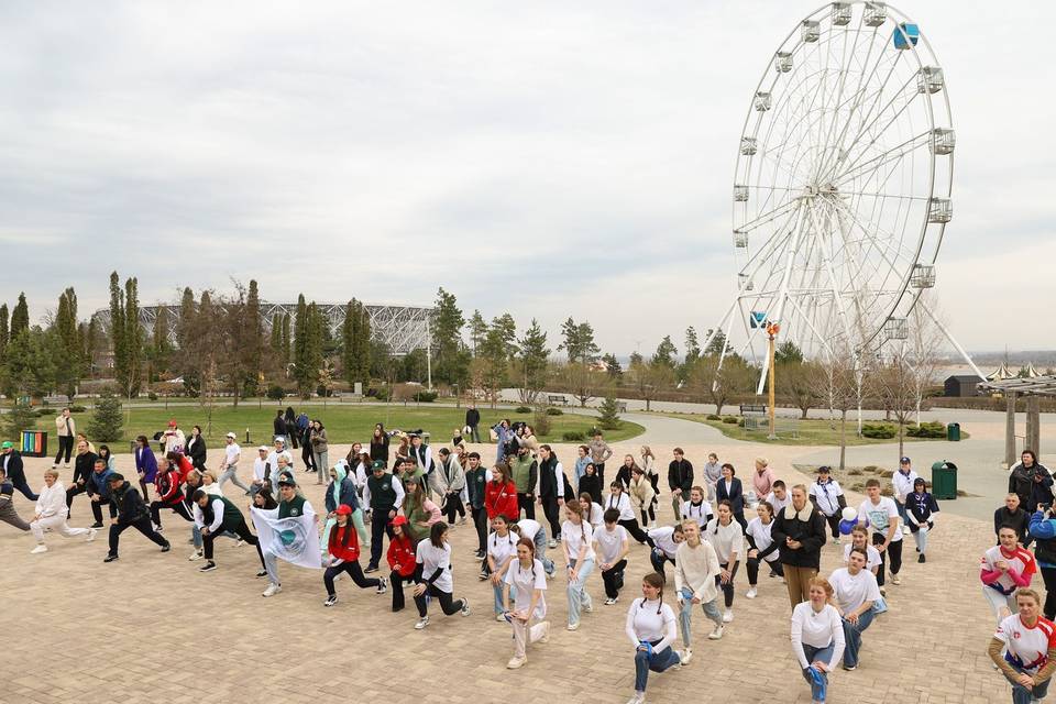 В Волгограде любители здорового образа жизни вышли на массовую зарядку