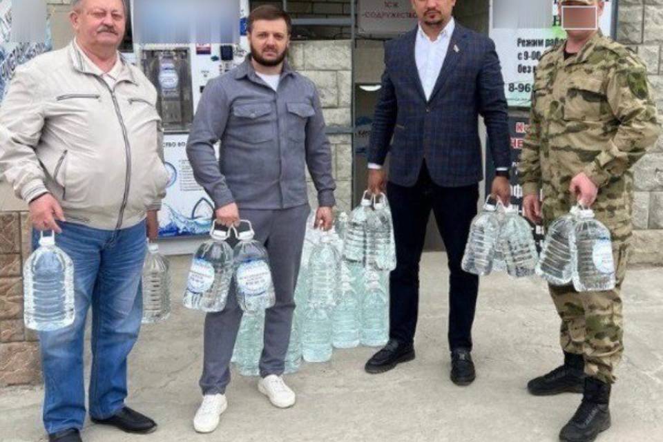 Депутаты Волгоградской гордумы отправили на СВО полторы тонны воды