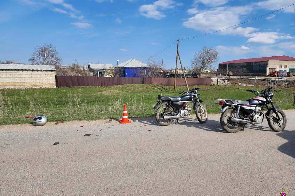Под Волгоградом два подростка на мотоциклах попали в больницу