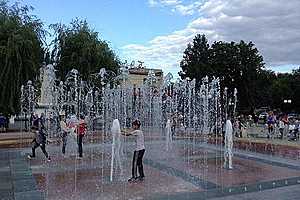 В Кировском районе Волгограда в День России открыт новый фонтан