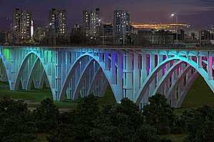 В Волгограде на Астраханском мосту начали монтировать подсветку