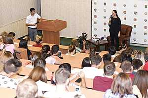 Елена Исинбаева встретилась со студентами Волгоградской физкультурной академии