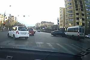 Маршрутка, попавшая в ДТП в центре Волгограда, ехала на красный