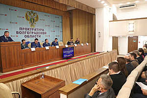 В Волгограде Андрей Бочаров внес предложения по ликвидации задолженности по зарплате