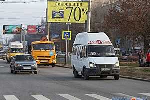 В Волгограде водитель маршрутки осыпал оскорблениями и пытался выпихнуть пассажирку
