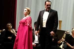 Волгоградцы стоя аплодировали звездам мировой оперной сцены в ЦКЗ