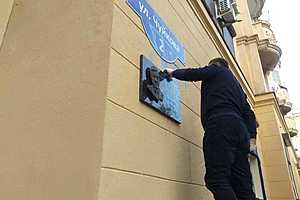 Недавно открытый памятный знак стал мишенью вандалов / Фото: администрация Волгограда