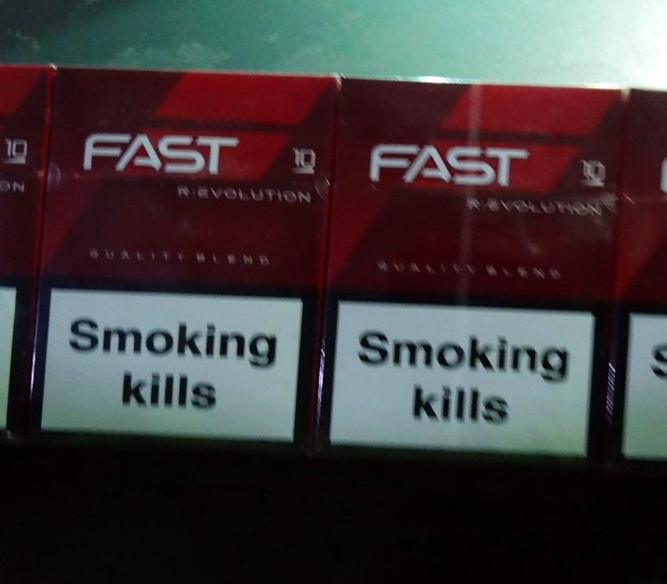 Сколько стоит фаст. Fast сигареты. Сигареты фаст производитель. Сигареты fast паленые. Fast Revolution сигареты.