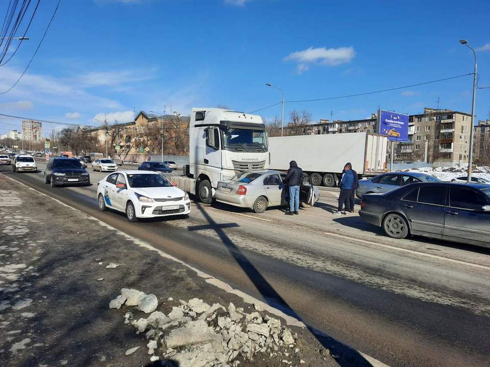 Новости волгограда сегодня последние свежие события. Авария в Волгограде на втором продольная. ДТП Волгоград 2 продольная. Авария на 2 продольной в Волгограде сейчас. Волгоград авария на 2 продольной сегодня.