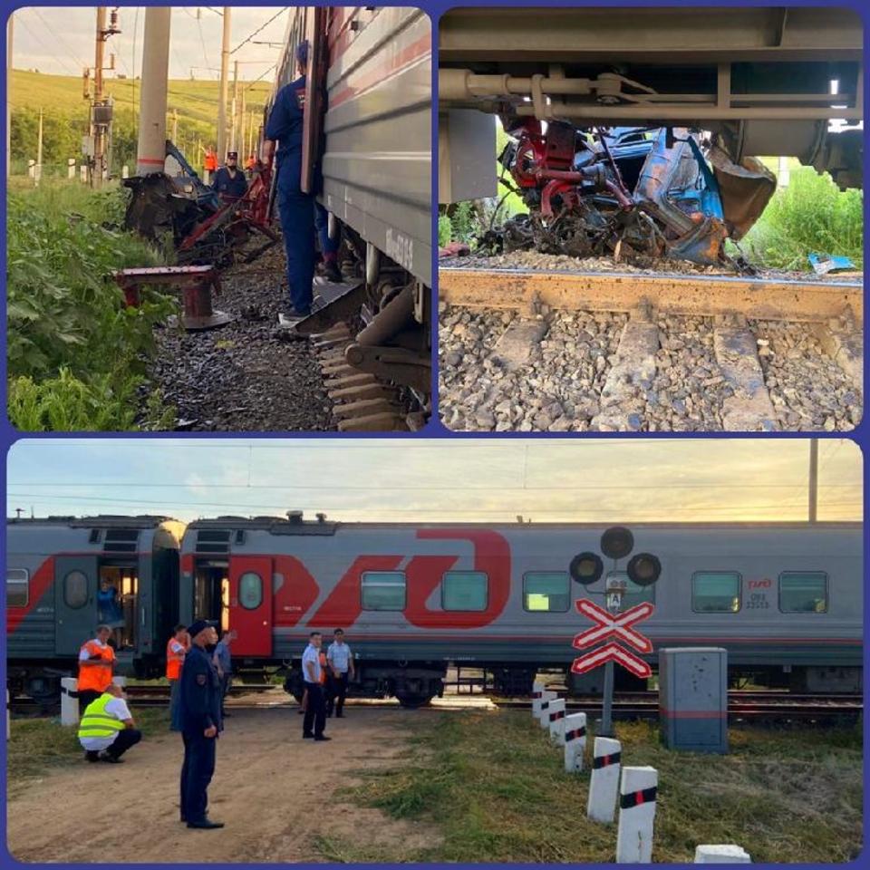 Что случилось сегодня на железной дороге. Столкновение поездов в квменчсуе. Столкновение пассажирского поезда с автомобилем.