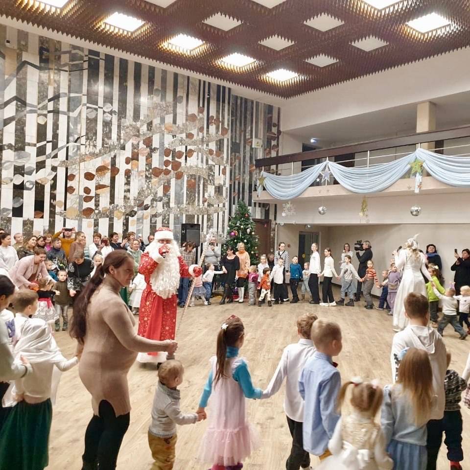 Рождественский бал прошел в Волжском Волгоградской области
