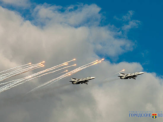 В небе Камышина прошло масштабное воздушное представление