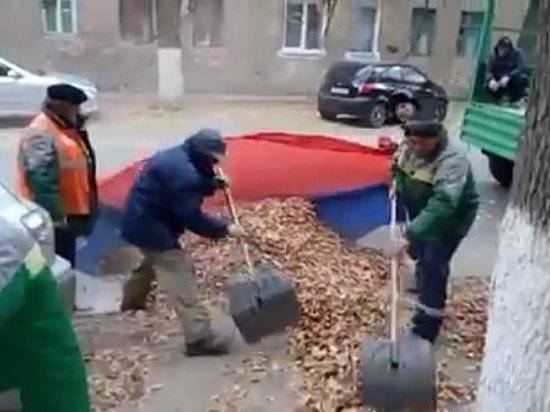 В Волгограде уволили начальницу участка, на котором дворники собирали мусор в Российский флаг