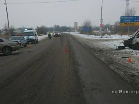 Под Волгоградом в столкновении маршрутки и «Хендай Сонаты» пострадал грудной ребенок