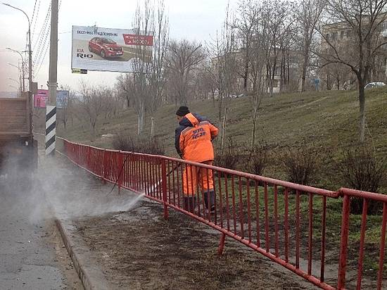В преддверии дорожного ремонта на Центральной набережной наводят порядок