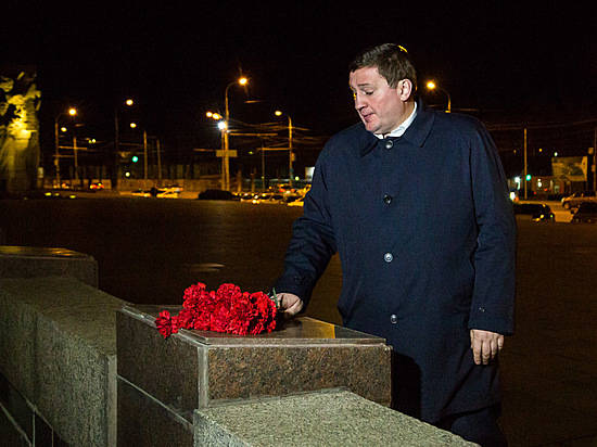 Губернатор Андрей Бочаров выразил соболезнования в связи с терактом в петербургском метро