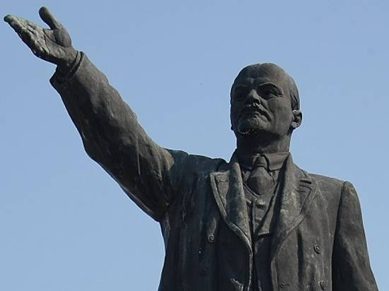В Волгоградской области за ругательства на памятнике Ленину будут судить троих вандалов