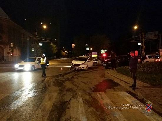 В Волгограде водитель иномарки погиб в ДТП