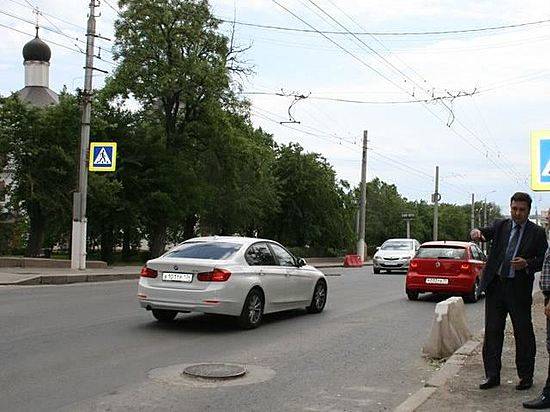 Новый асфальт на улице Краснознаменской в центре Волгограда оценили чиновники и депутаты