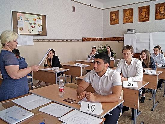 В Волгоградской области с ЕГЭ по обществознанию удалили троих школьников