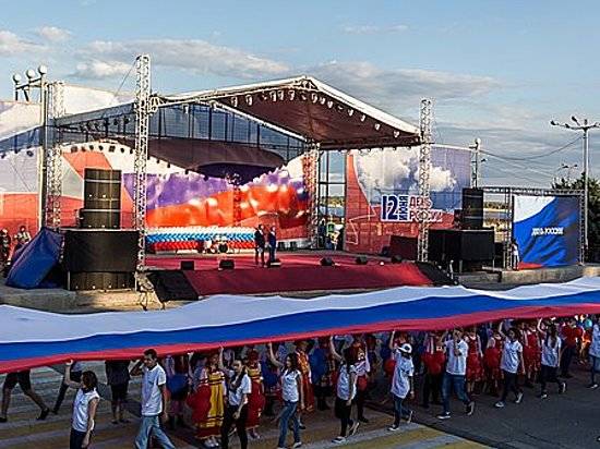 Парад национальностей, военное ралли, молодежные акции и фейерверк ждут Волгоград в День России