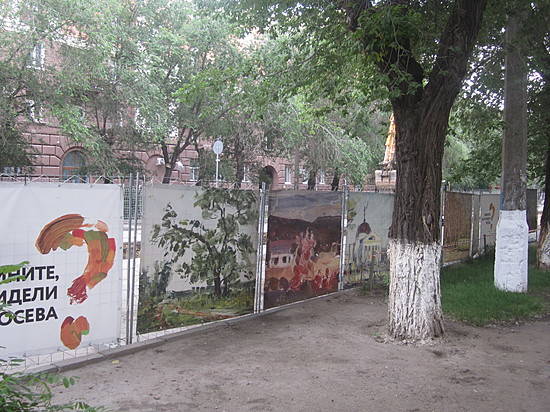 Картины Лосева переехали на улицу Советскую